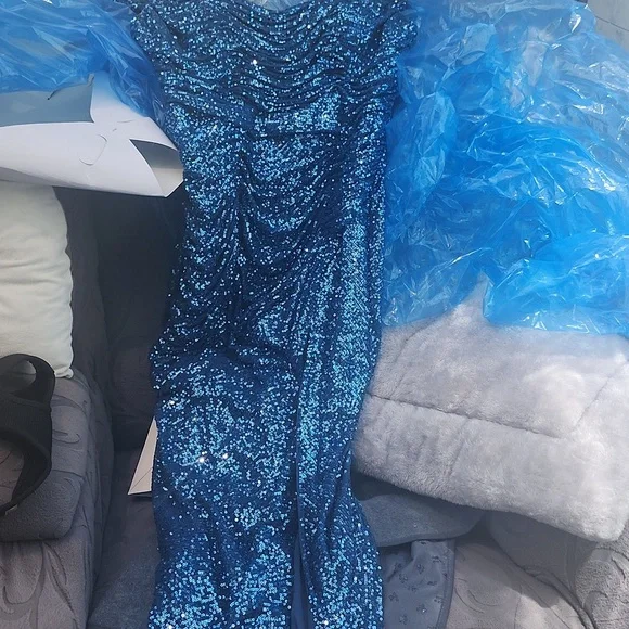 Sparkling Blue Sequin Dress. Size XL. Fits 6-10..ideal 8